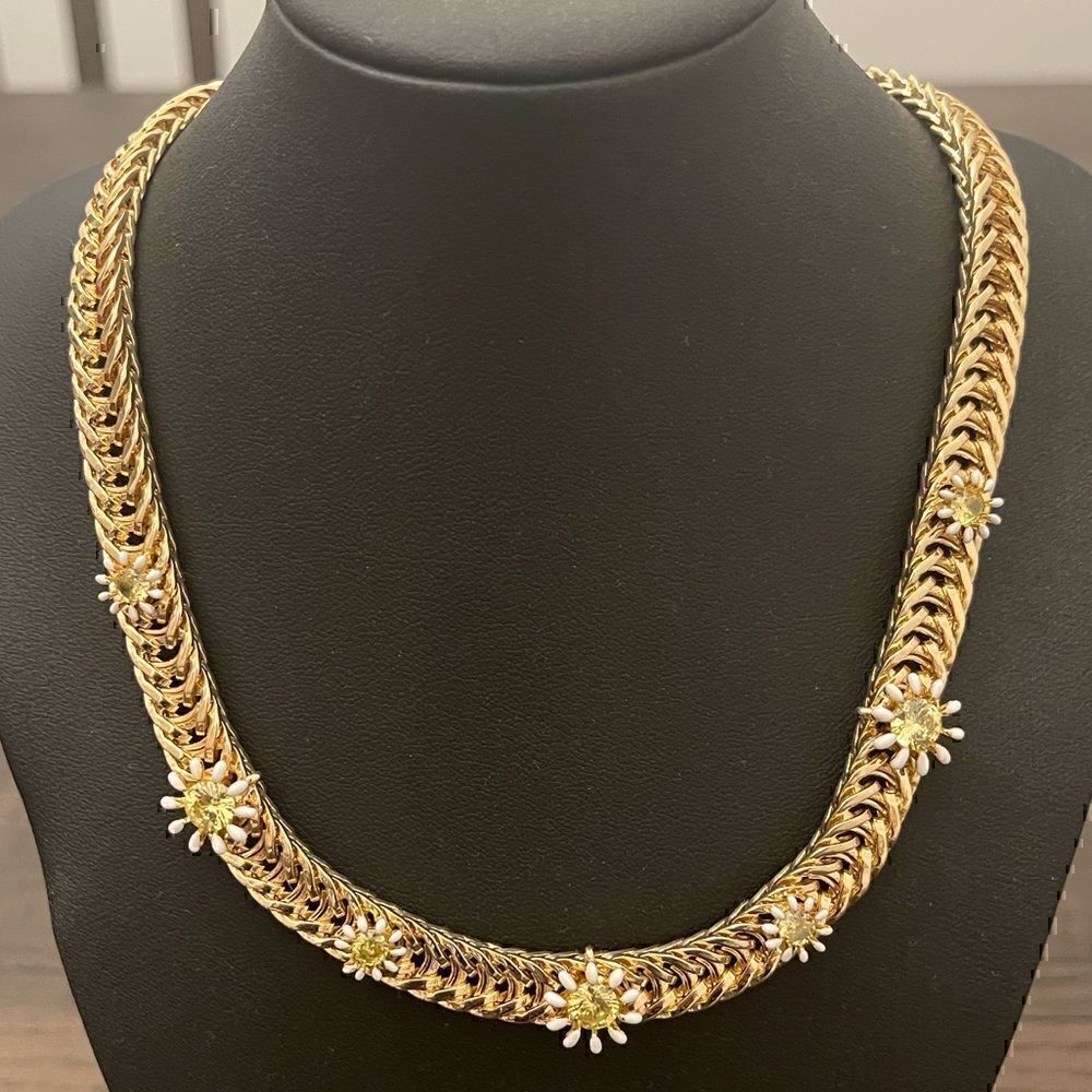Emma Evelyn Gold Tone Necklace with Daisies